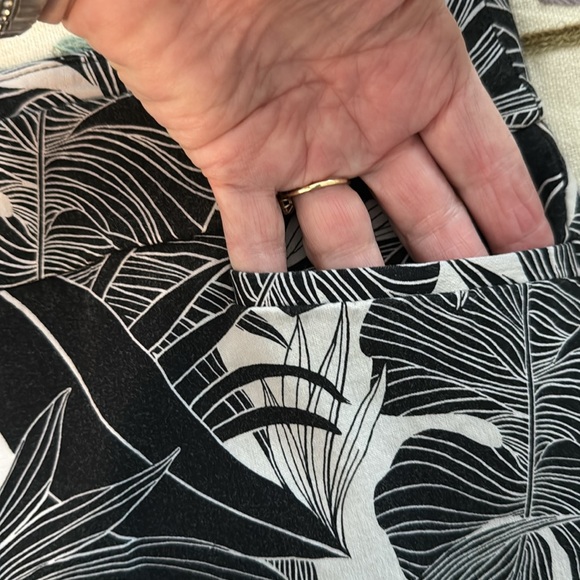 Chico’s Black and Gray Leaf Print Pants - Picture 4 of 7